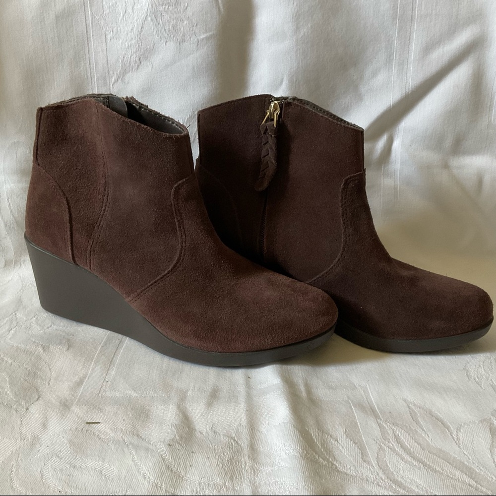 NWOT CROCS Leigh wedge zip ankle BOOT sz 9 Wide